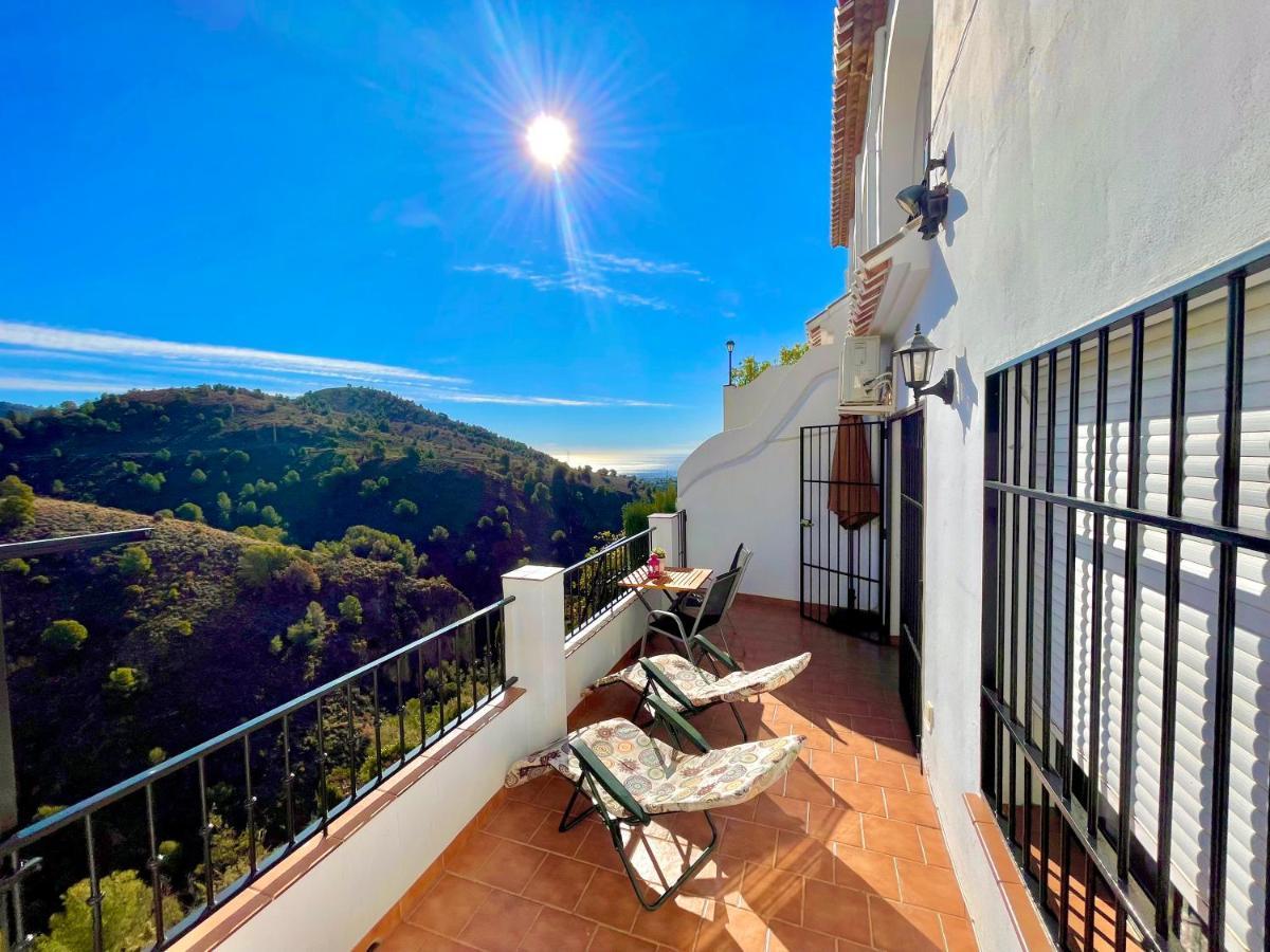 Apartamentos Axarquia , Frigiliana, Terraza Privada Con Vistas A La Montana Rio Y Al Mar Buitenkant foto