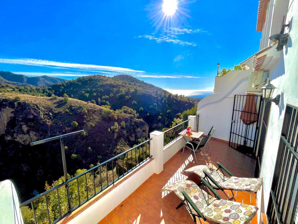 Apartamentos Axarquia , Frigiliana, Terraza Privada Con Vistas A La Montana Rio Y Al Mar Buitenkant foto