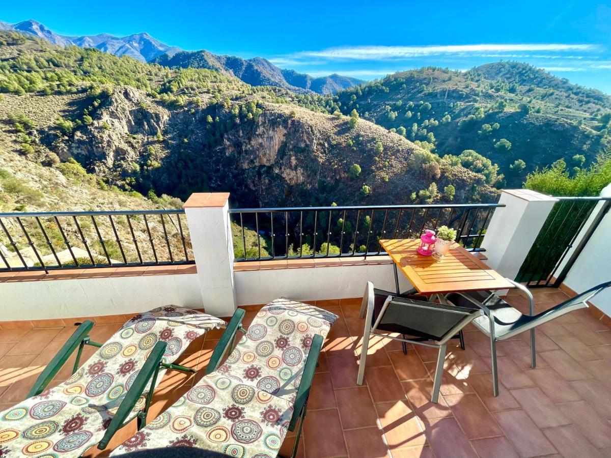 Apartamentos Axarquia , Frigiliana, Terraza Privada Con Vistas A La Montana Rio Y Al Mar Buitenkant foto