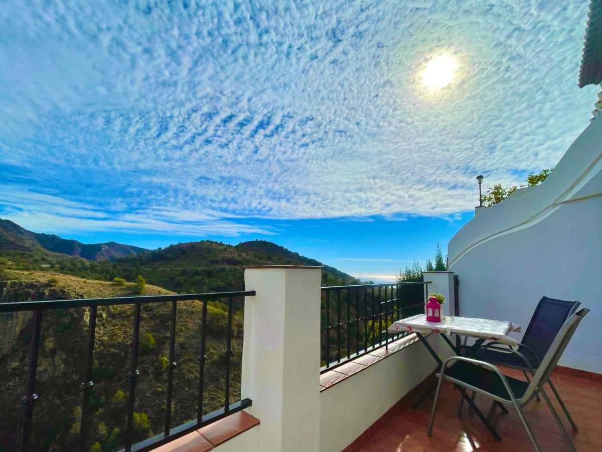 Apartamentos Axarquia , Frigiliana, Terraza Privada Con Vistas A La Montana Rio Y Al Mar Buitenkant foto