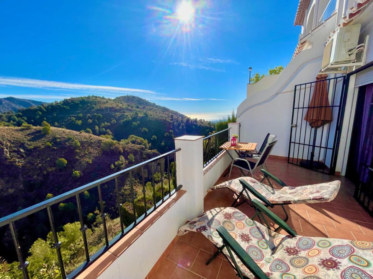 Apartamentos Axarquia , Frigiliana, Terraza Privada Con Vistas A La Montana Rio Y Al Mar Buitenkant foto