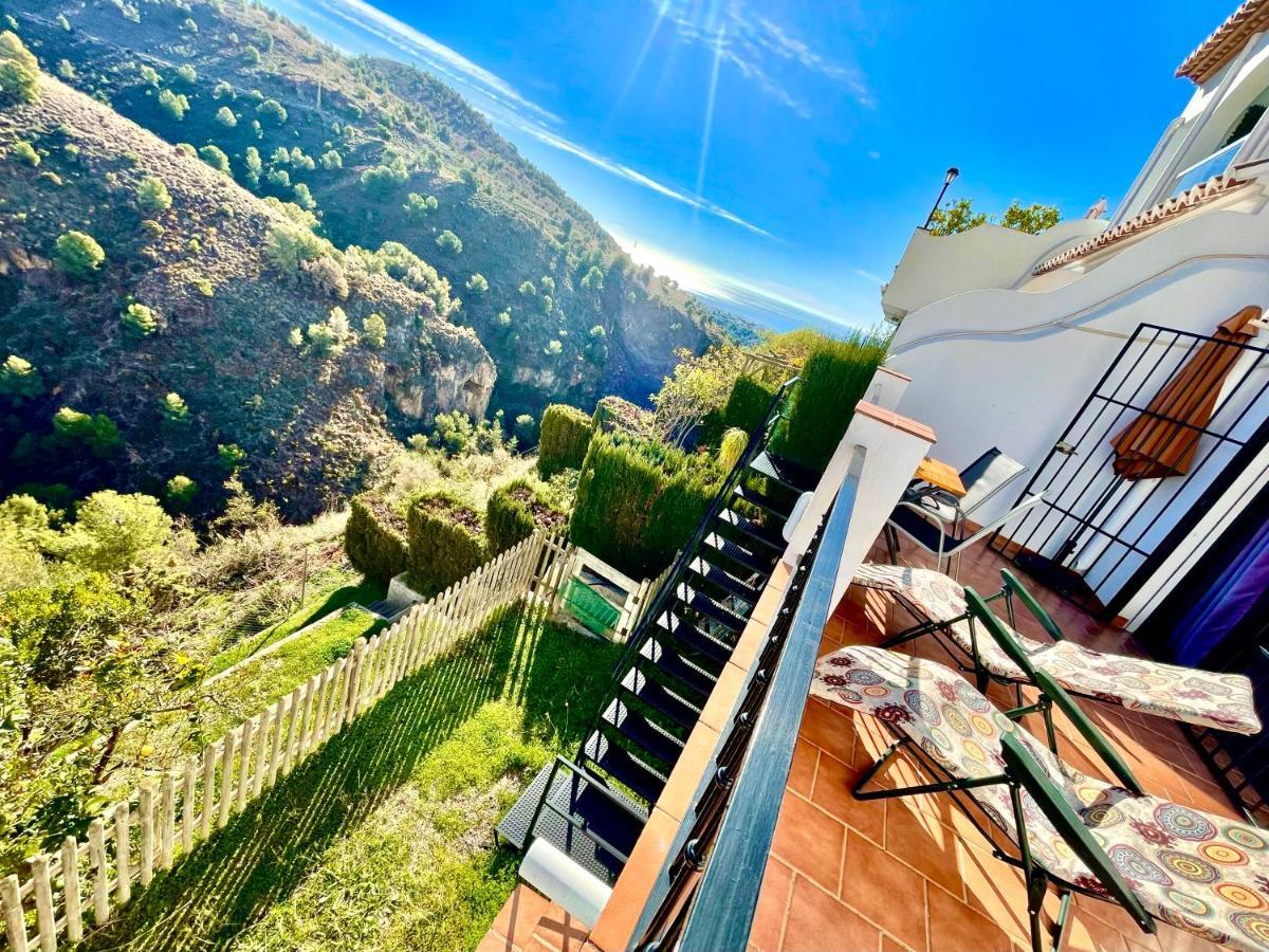 Apartamentos Axarquia , Frigiliana, Terraza Privada Con Vistas A La Montana Rio Y Al Mar Buitenkant foto