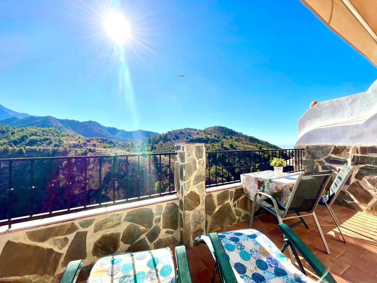 Apartamentos Axarquia , Frigiliana, Terraza Privada Con Vistas A La Montana Rio Y Al Mar Buitenkant foto