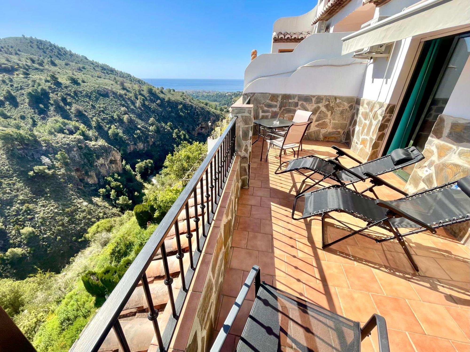Apartamentos Axarquia , Frigiliana, Terraza Privada Con Vistas A La Montana Rio Y Al Mar Buitenkant foto