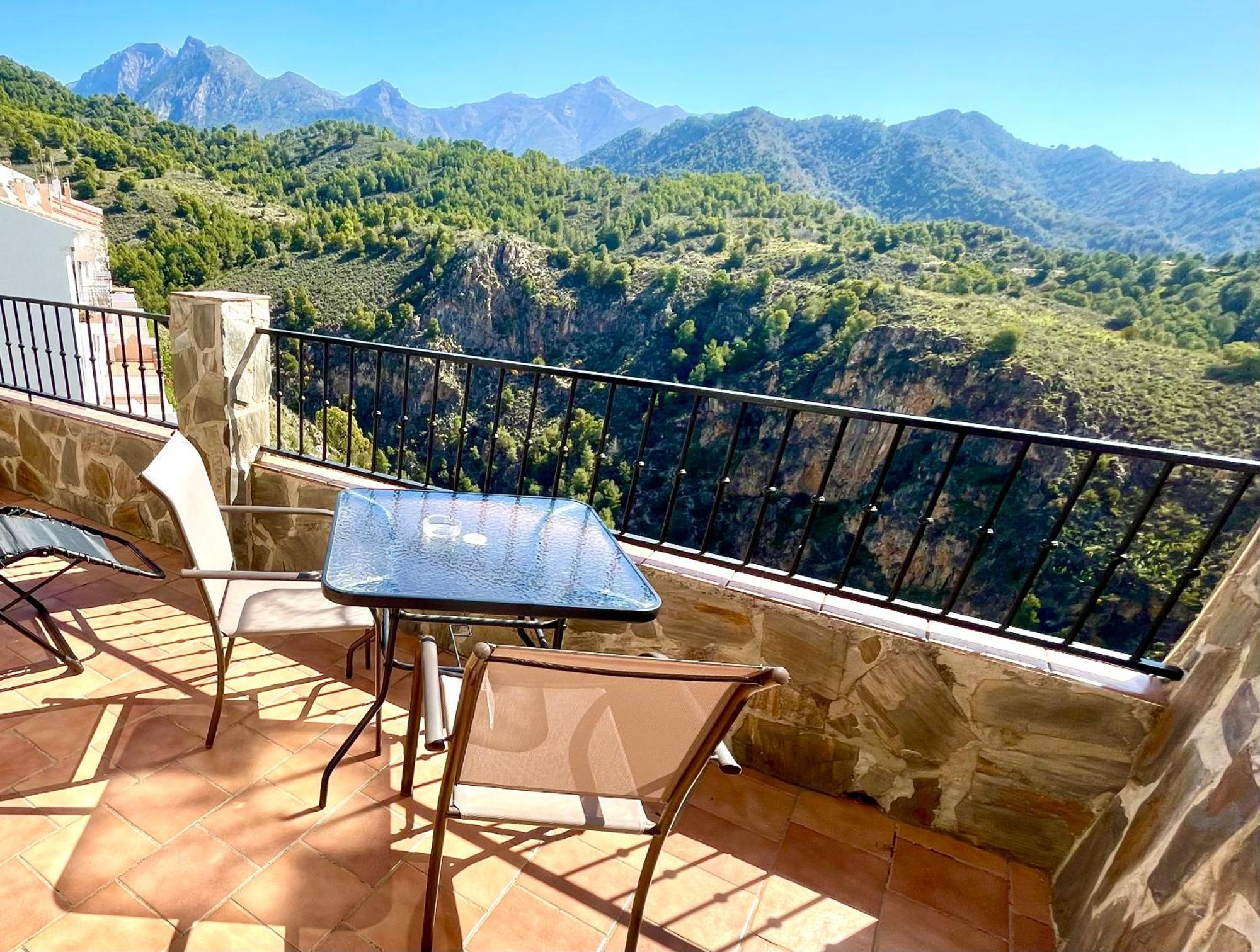Apartamentos Axarquia , Frigiliana, Terraza Privada Con Vistas A La Montana Rio Y Al Mar Buitenkant foto