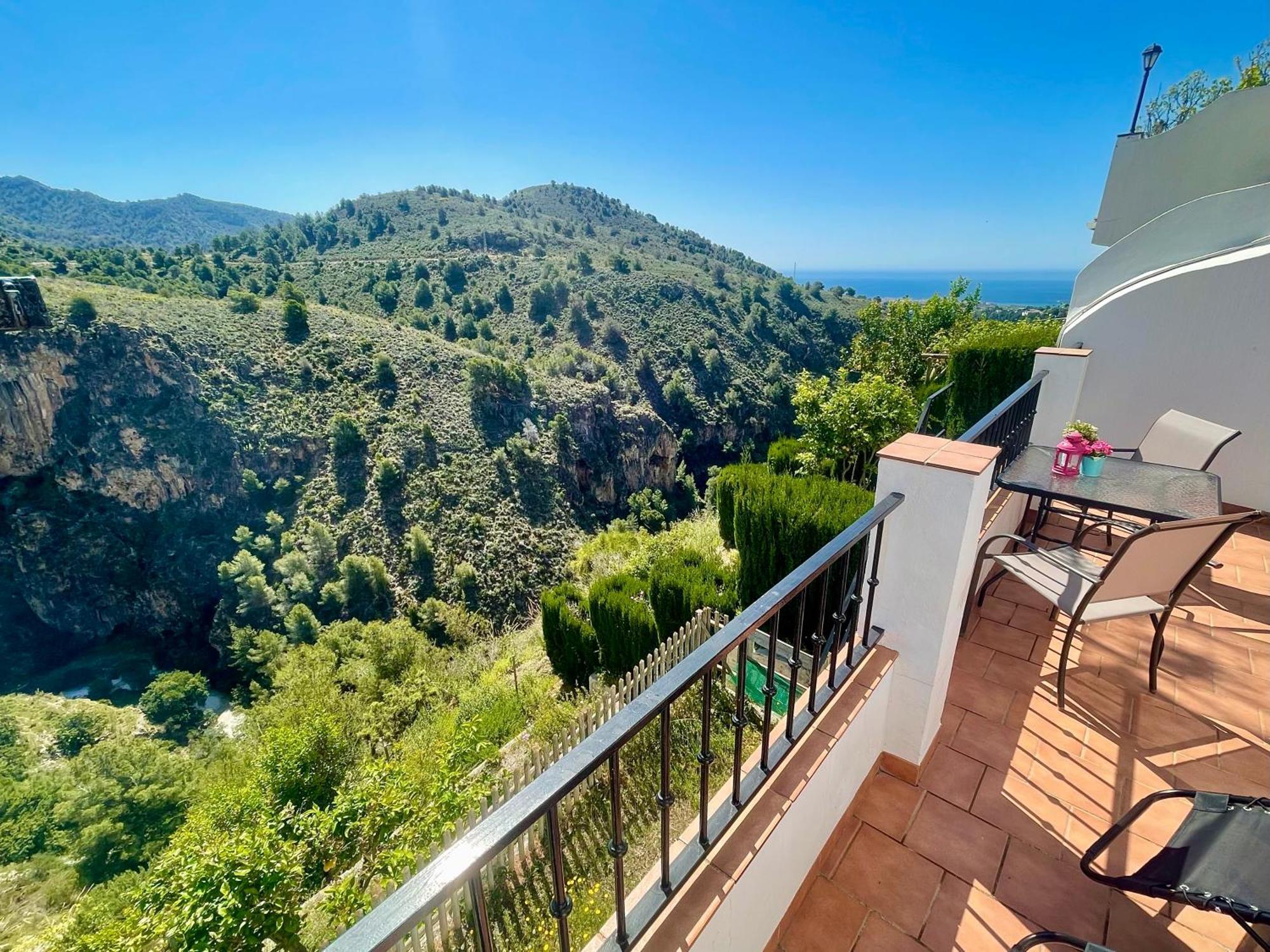 Apartamentos Axarquia , Frigiliana, Terraza Privada Con Vistas A La Montana Rio Y Al Mar Buitenkant foto