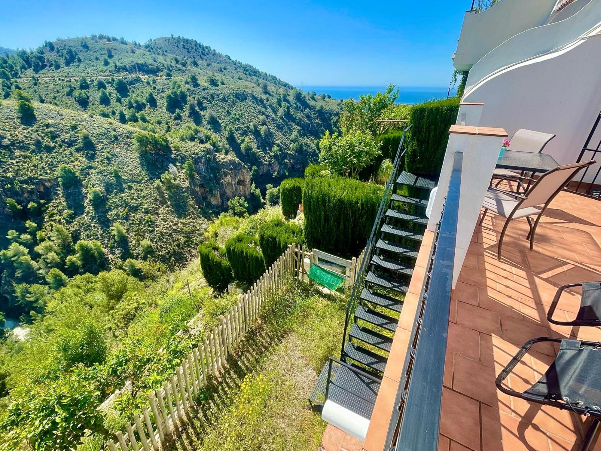 Apartamentos Axarquia , Frigiliana, Terraza Privada Con Vistas A La Montana Rio Y Al Mar Buitenkant foto