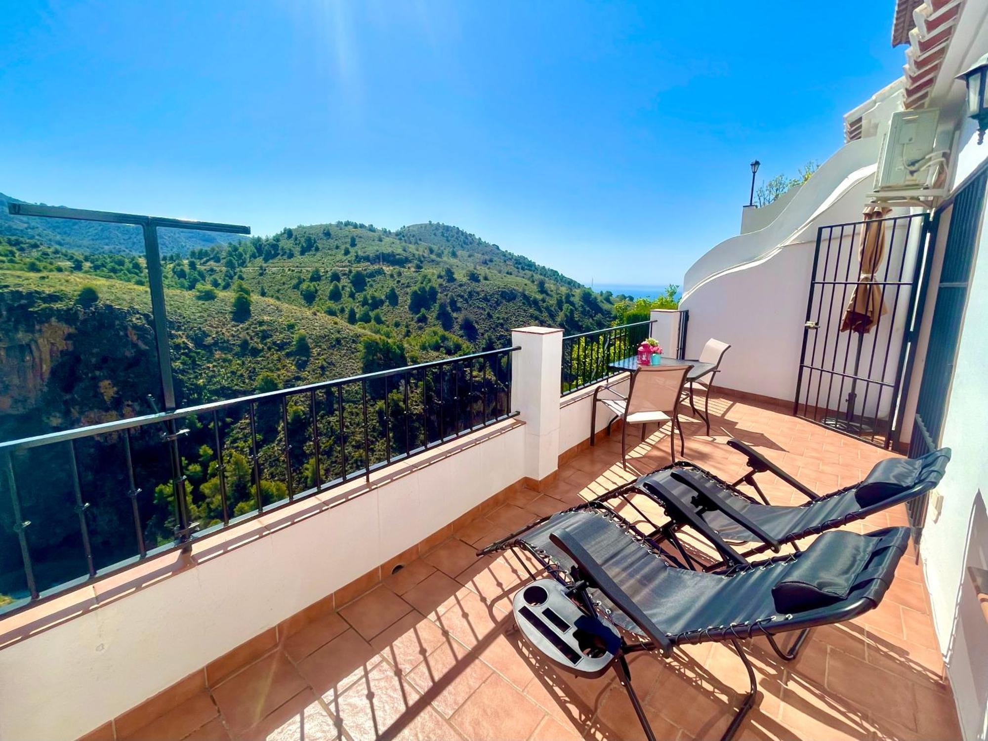 Apartamentos Axarquia , Frigiliana, Terraza Privada Con Vistas A La Montana Rio Y Al Mar Buitenkant foto