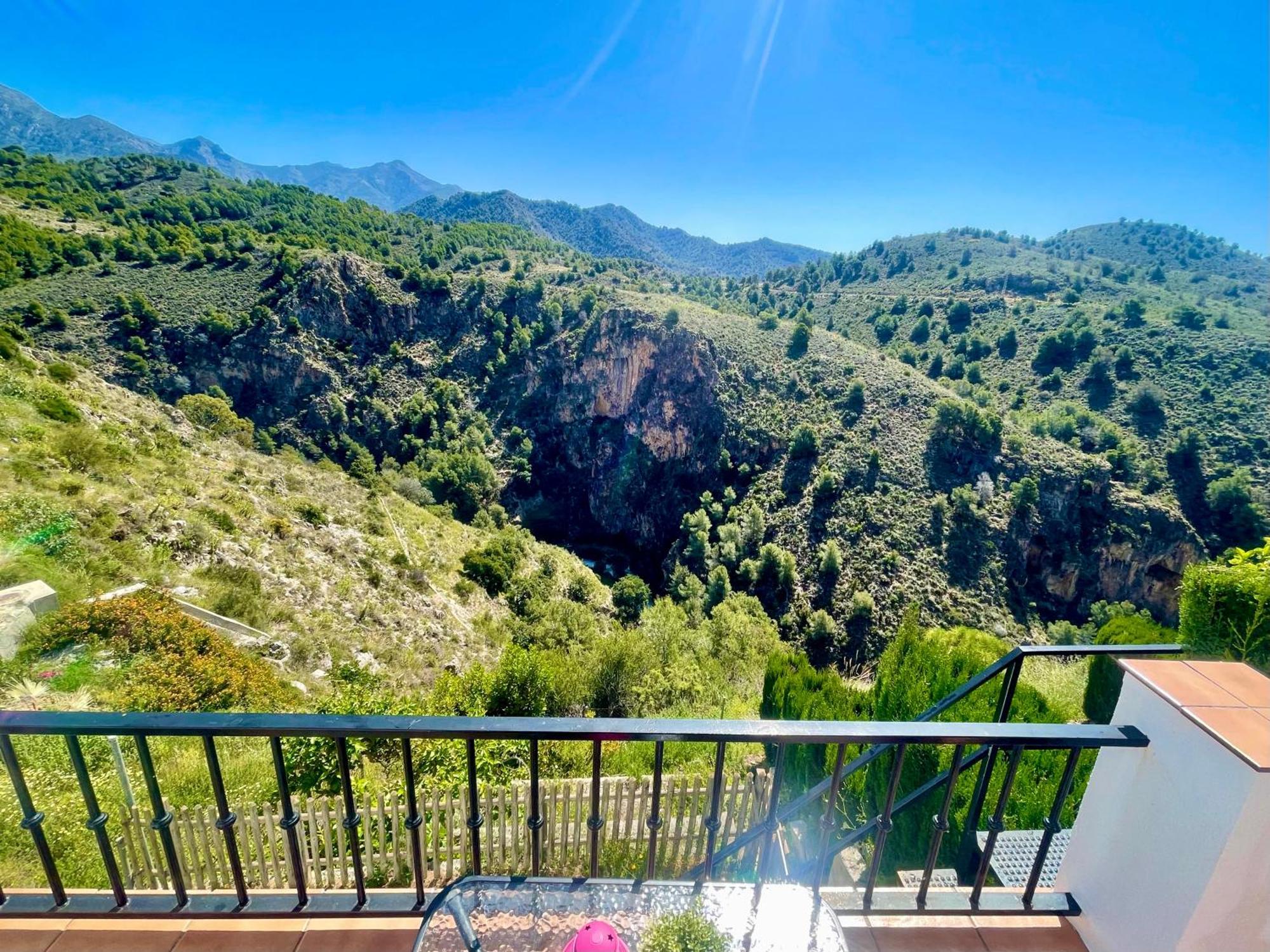 Apartamentos Axarquia , Frigiliana, Terraza Privada Con Vistas A La Montana Rio Y Al Mar Buitenkant foto