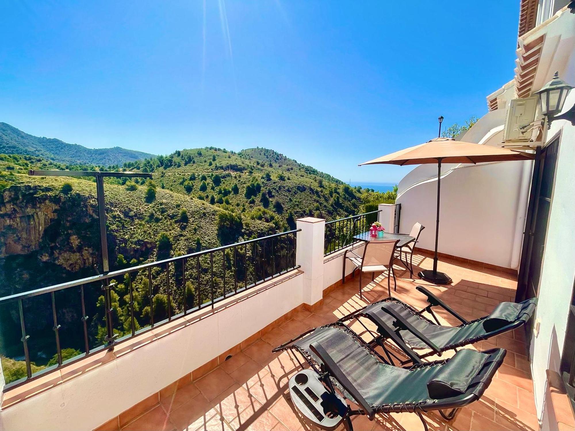 Apartamentos Axarquia , Frigiliana, Terraza Privada Con Vistas A La Montana Rio Y Al Mar Buitenkant foto
